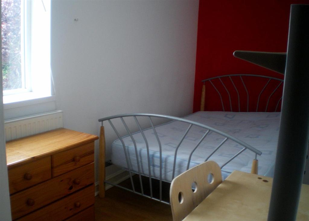 Bedroom 1.JPG