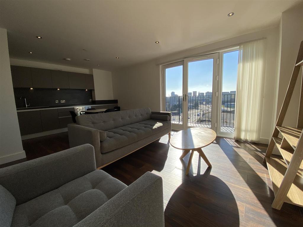 Rivergate, Wilburn Basin 2 bed apartment £895 pcm (£207 pw)