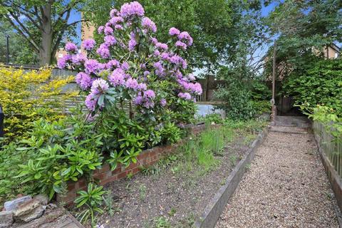 27a Oaksford Avenue, London, SE26 6AR