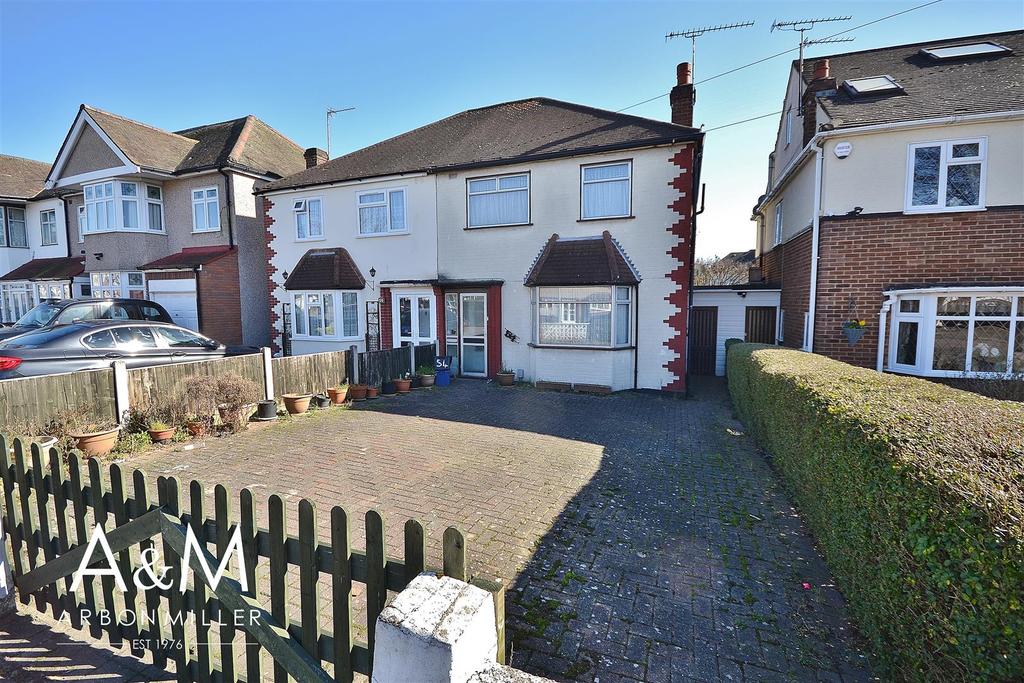 Chalgrove Crescent, Clayhall 3 bed semidetached house £499,995