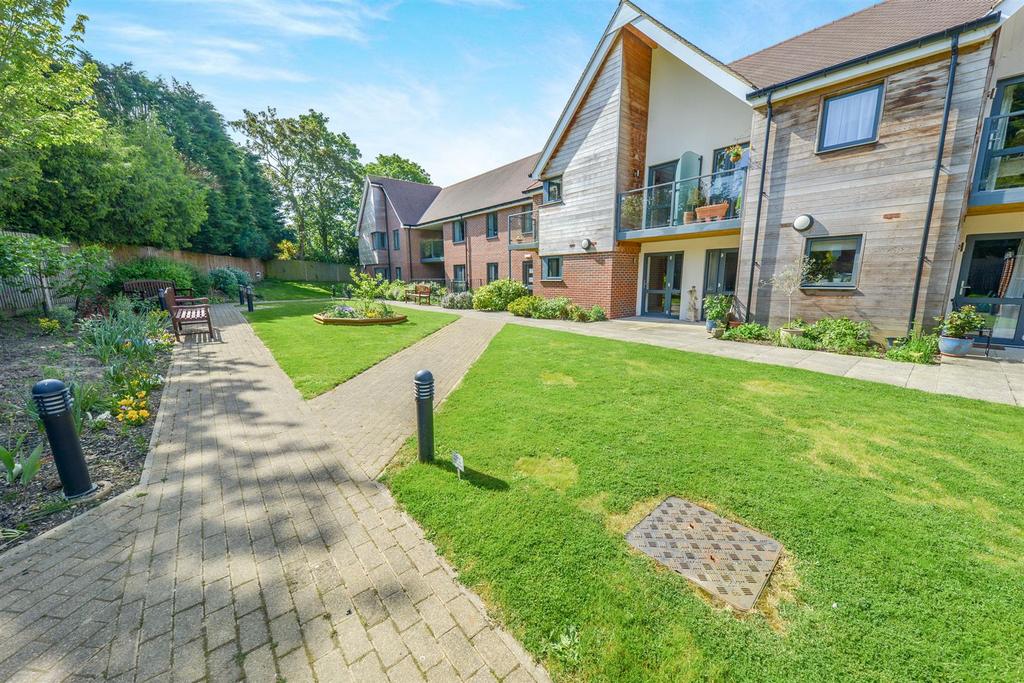 Mandeville Court, 261 Darkes Lane... 2 bed apartment £350,000