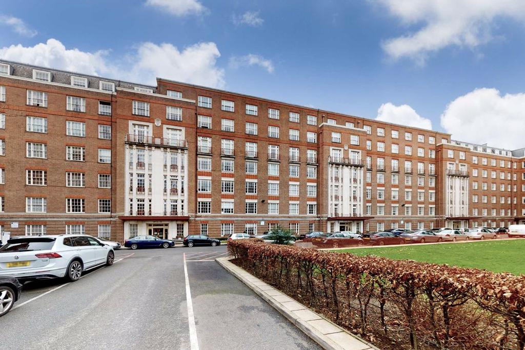 Eyre Court, London, NW8 3 bed flat - £1,950,000