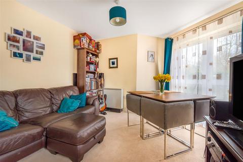 17 School Meadow, Guildford, GU2 8GY