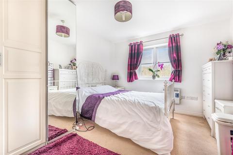17 School Meadow, Guildford, GU2 8GY