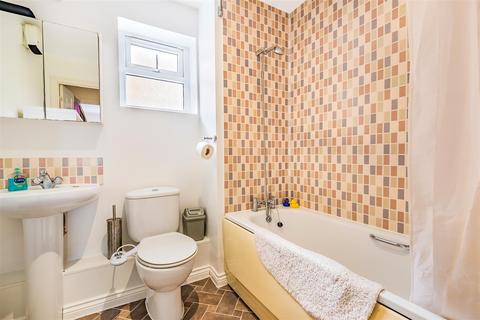 17 School Meadow, Guildford, GU2 8GY