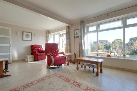 111 Alinora Crescent, Goring By Sea, Worthing, BN12 4HJ