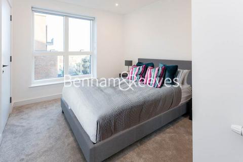 2 bedroom apartment to rent, Accolade Avenue, Southall UB1