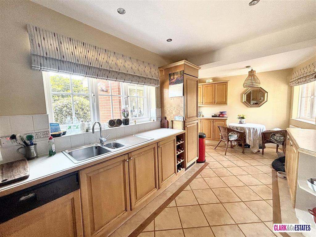 Kitchen dining