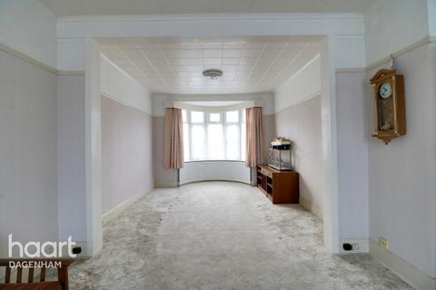 32 Salisbury Road, Dagenham, RM10 8TT
