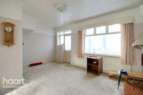 32 Salisbury Road, Dagenham, RM10 8TT