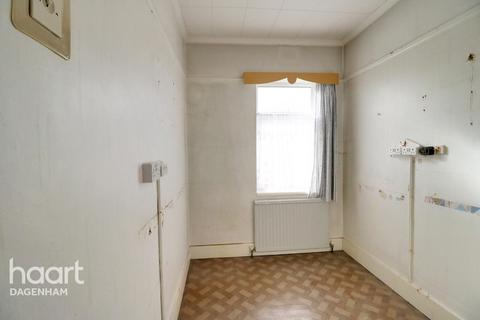 32 Salisbury Road, Dagenham, RM10 8TT