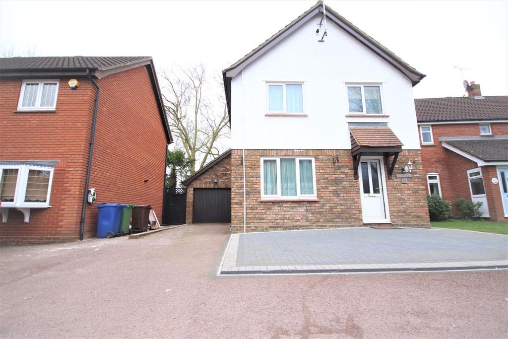 Northfields, Grays 4 bed detached house £1,900 pcm (£438 pw)