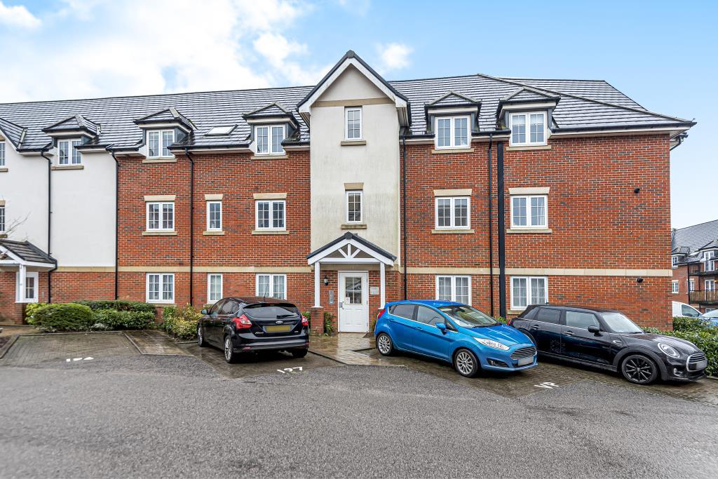 High Buckinghamshire, HP13 2 bed flat £250,000