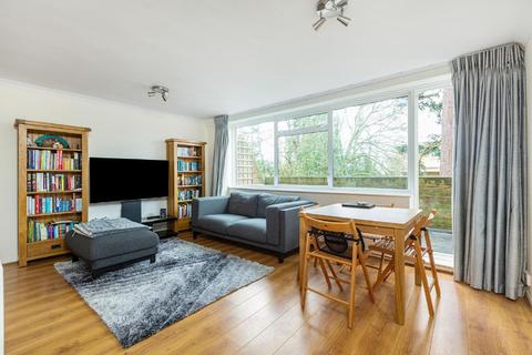 27 Lydney Close, London, SW19 6JN