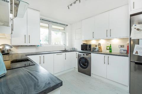 27 Lydney Close, London, SW19 6JN