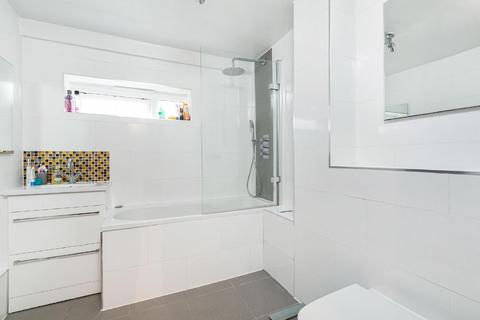 27 Lydney Close, London, SW19 6JN