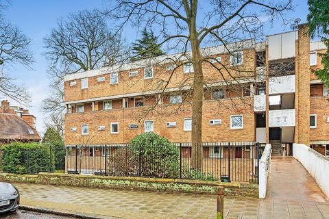 27 Lydney Close, London, SW19 6JN