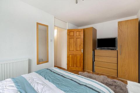 27 Lydney Close, London, SW19 6JN