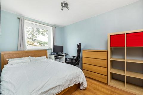 27 Lydney Close, London, SW19 6JN