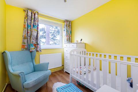 27 Lydney Close, London, SW19 6JN