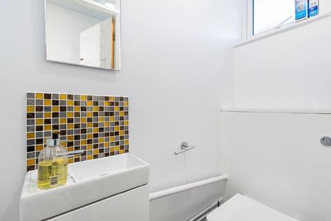 27 Lydney Close, London, SW19 6JN