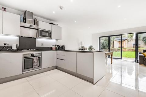 6 Pipit Drive, London, SW15 3AP