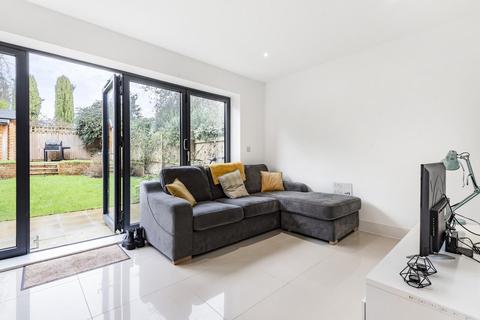 6 Pipit Drive, London, SW15 3AP