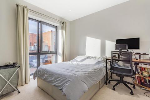 6 Pipit Drive, London, SW15 3AP