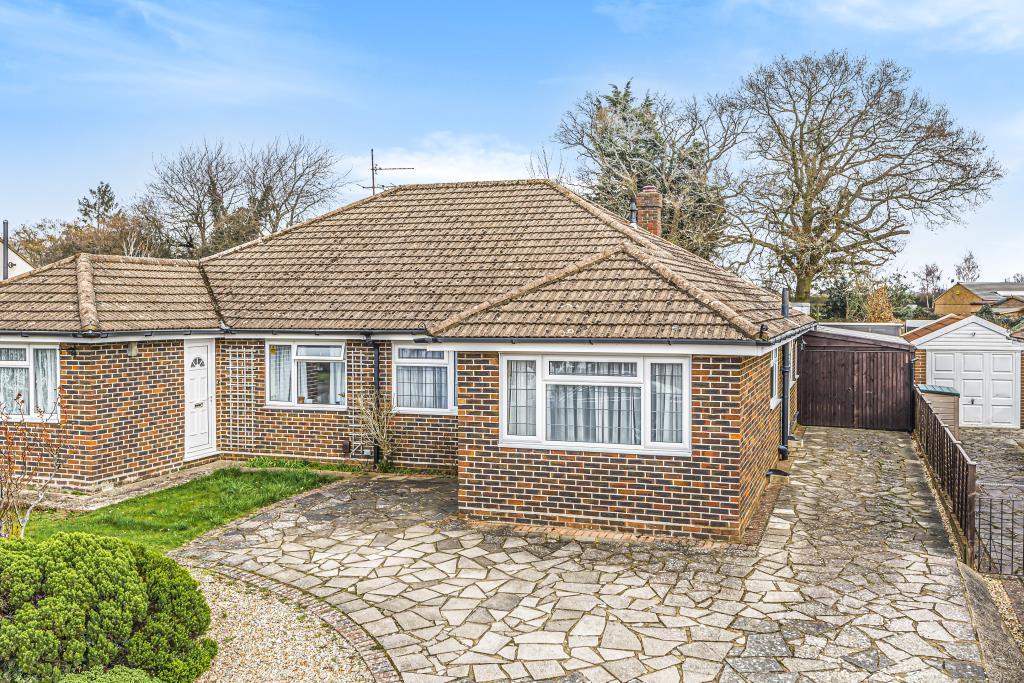 Chesham, Buckinghamshire, HP5 3 bed semidetached bungalow £465,000