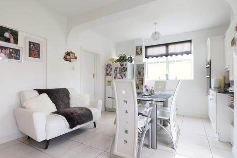 108 Avondale Road, Bromley, BR1 4EZ