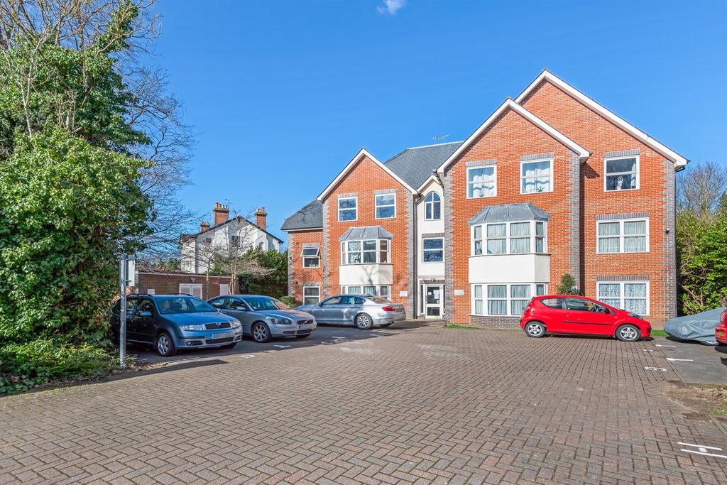 Dean House, Erleigh Road, Reading, RG1 2 bed apartment - £300,000