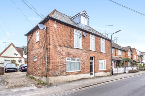 Flat 2, 42b Station Road, Marlow, SL7 1NN