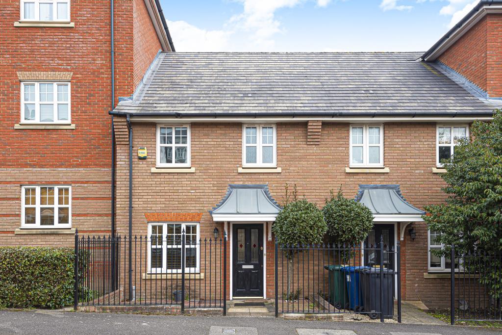 Kingsbridge Drive, Mill Hill East, NW7 3 bed terraced house £1,850