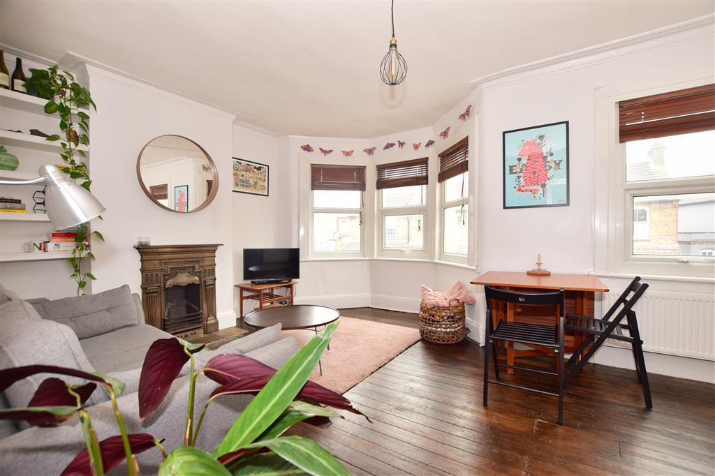 Chingford Lane, Woodford Green, Essex 2 bed for sale £385,000