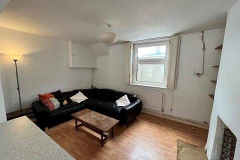 3 bedroom terraced house to rent, St Mary Magdalene Street, Lewes Road
