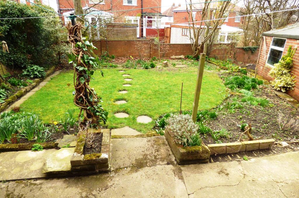Calverley Garth, Bramley, Leeds LS13 3 bed semidetached house £850