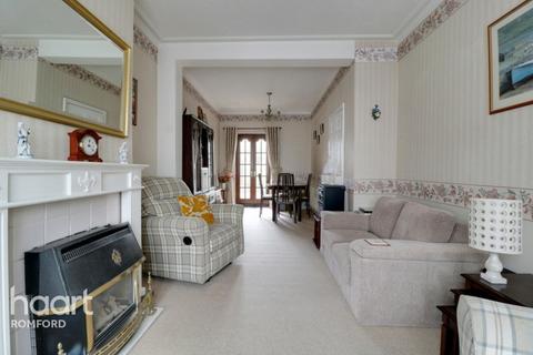 18 Shaftesbury Road, Romford, RM1 2QH