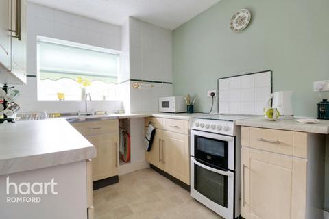 18 Shaftesbury Road, Romford, RM1 2QH