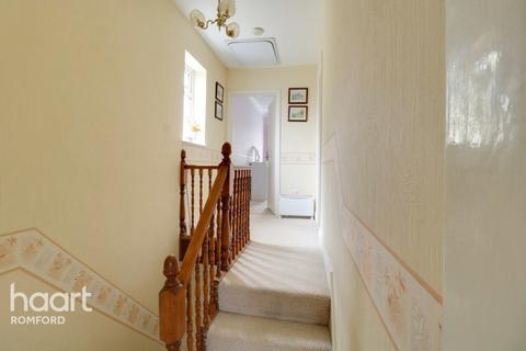 18 Shaftesbury Road, Romford, RM1 2QH