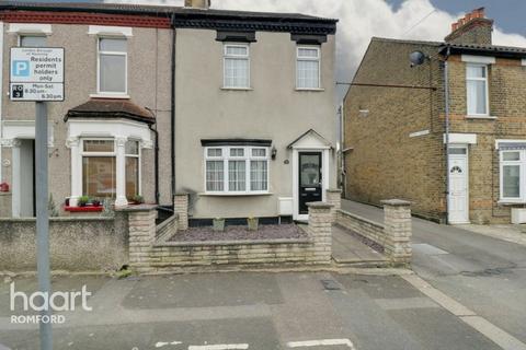 18 Shaftesbury Road, Romford, RM1 2QH