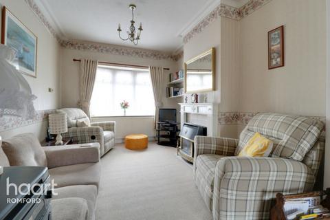 18 Shaftesbury Road, Romford, RM1 2QH