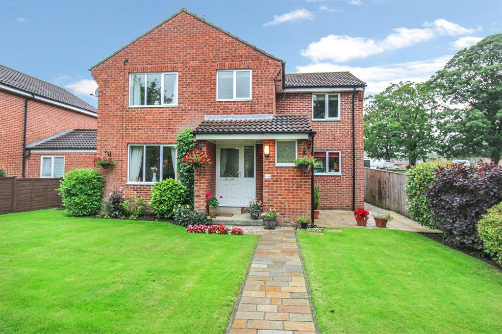Whitcliffe Lane, Ripon, HG4 2LD 4 bed detached house £370,000