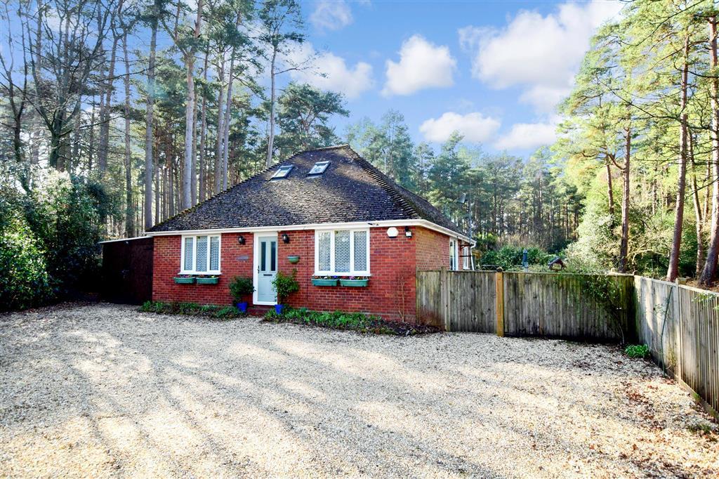 Water Lane, Storrington, West Sussex 4 bed detached bungalow £675,000