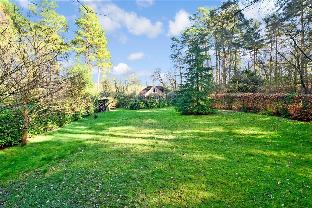 Water Lane, Storrington, West Sussex 4 bed detached bungalow £675,000