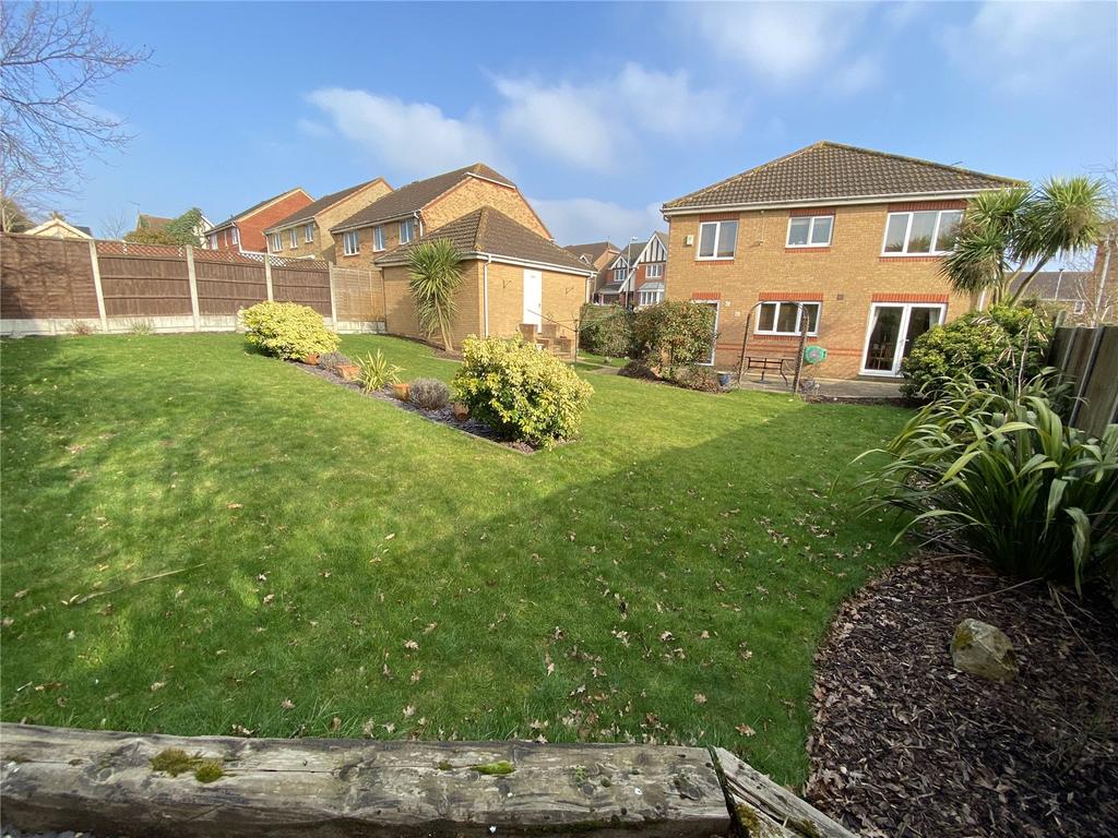 Victoria Avenue, Rayleigh, Essex, SS6 4 bed detached house £650,000