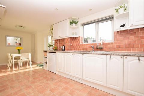 66 Beech Road, Horsham, RH12 4TU