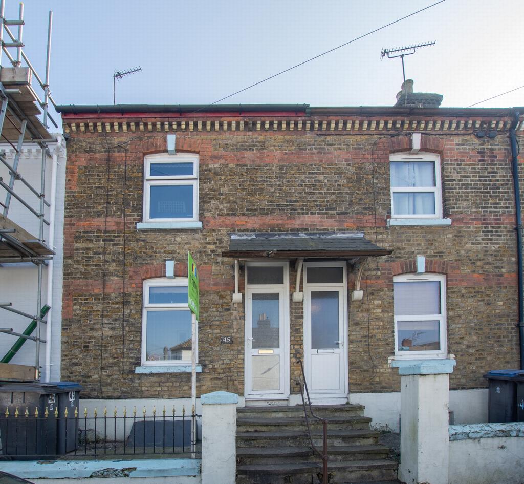 Tower Hamlets Road, Dover, CT17 2 bed terraced house £165,000