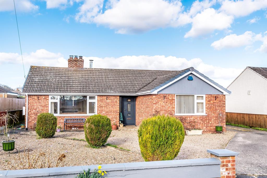 Road, Horncastle, Lincs, LN9 5AS 2 bed detached bungalow £240,000