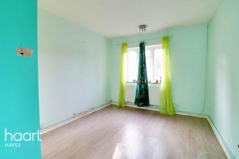 34 Bartram Close, Uxbridge, UB8 3AX