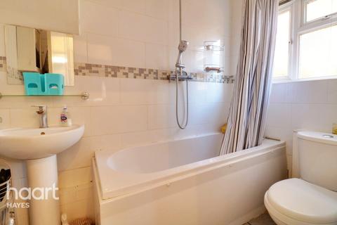 34 Bartram Close, Uxbridge, UB8 3AX